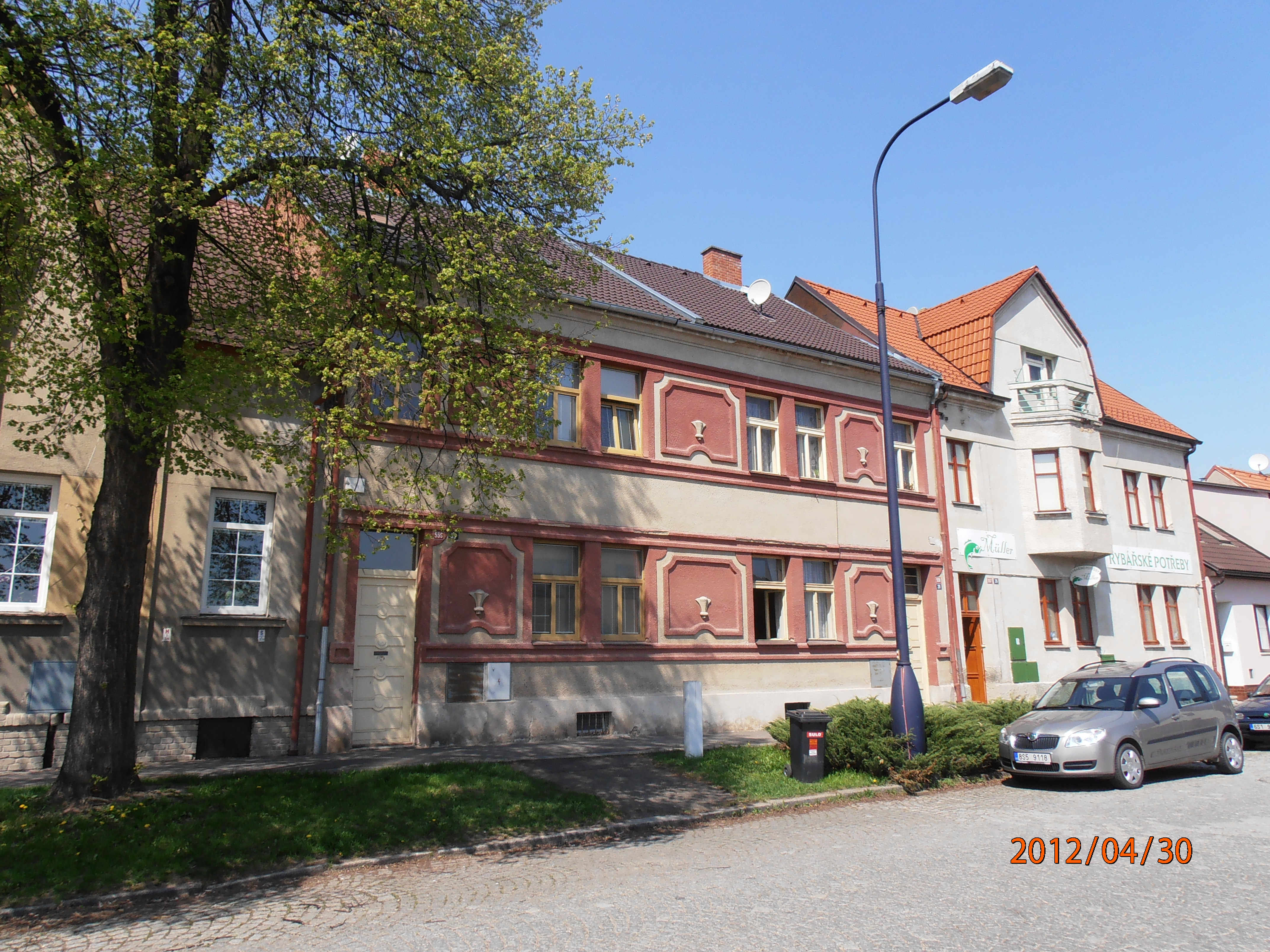 Benešov - obytný dvojdům ve stylu rondokubismu 3